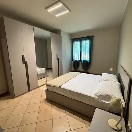 Padenghe Olive House - Ground-floor View Amid Olives Tatil Evi *